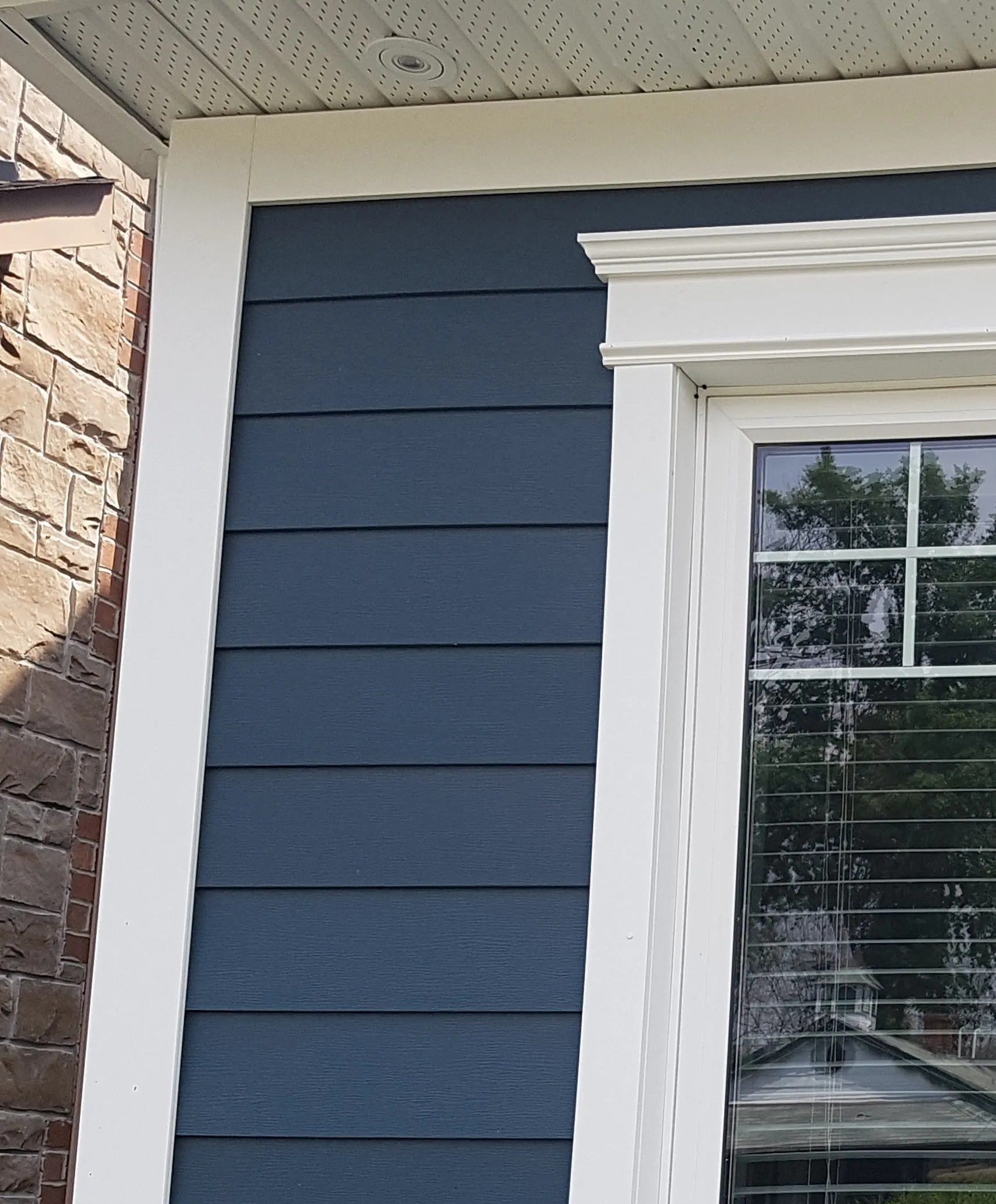 6" PVC Outside Corner with Flat Edges