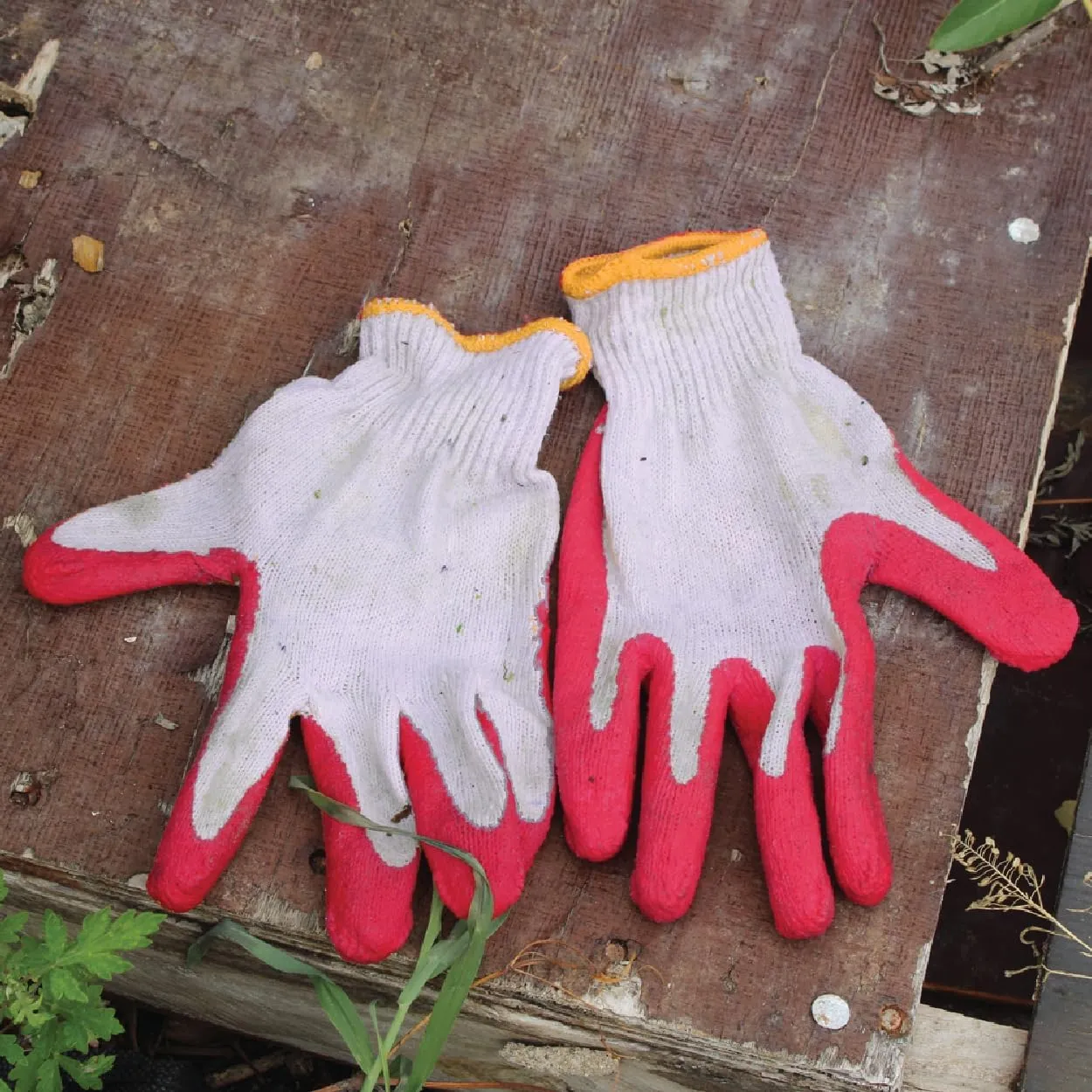 CBC Crown PREMIUM Non-Slip Multi-Purpose Red, Blue Latex Rubber Palm Coated Work Safety Gloves Garden Gloves
