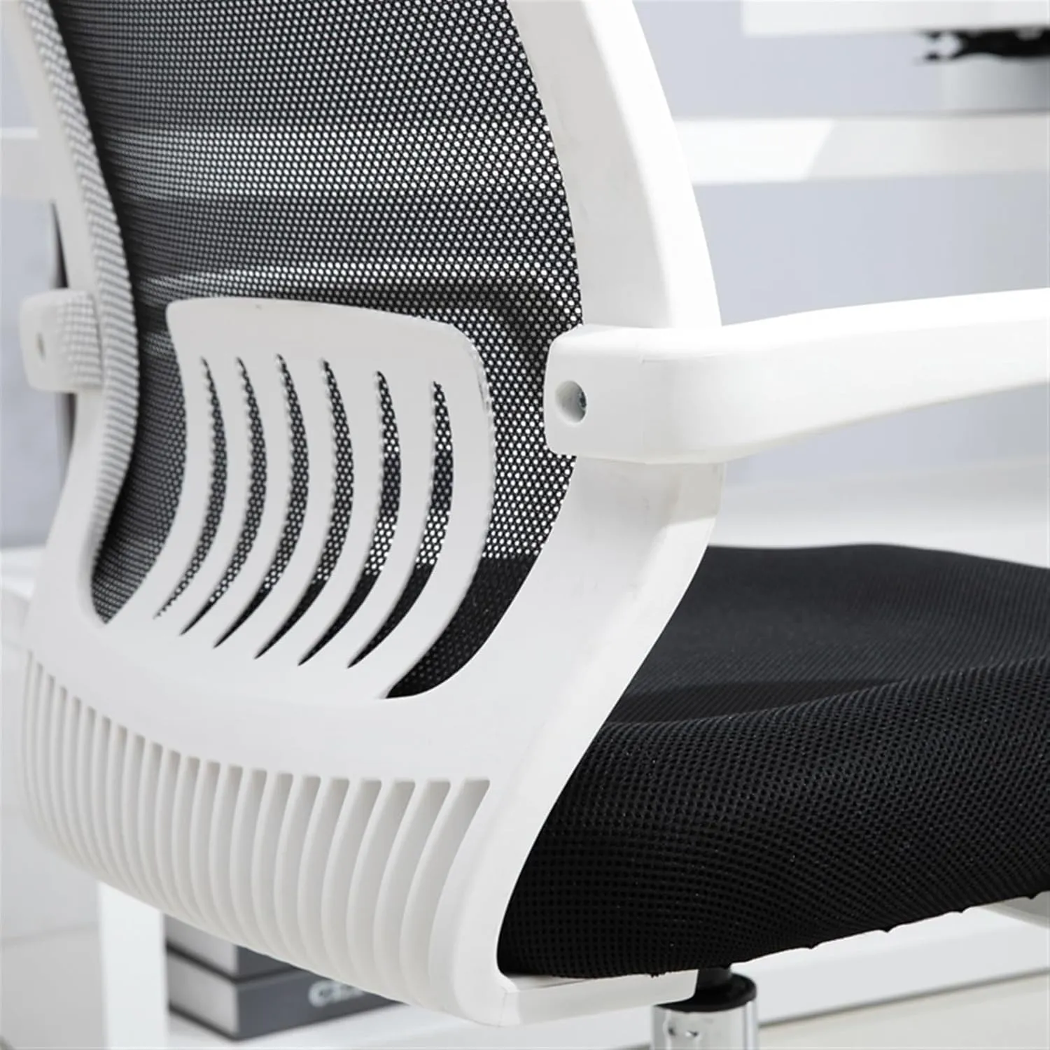 Classic Office Chair Mesh Back Swivel Office Chair Conference Room Chair with Lumbar Support and Fixed Armrests Desk Task Chair(Blue)