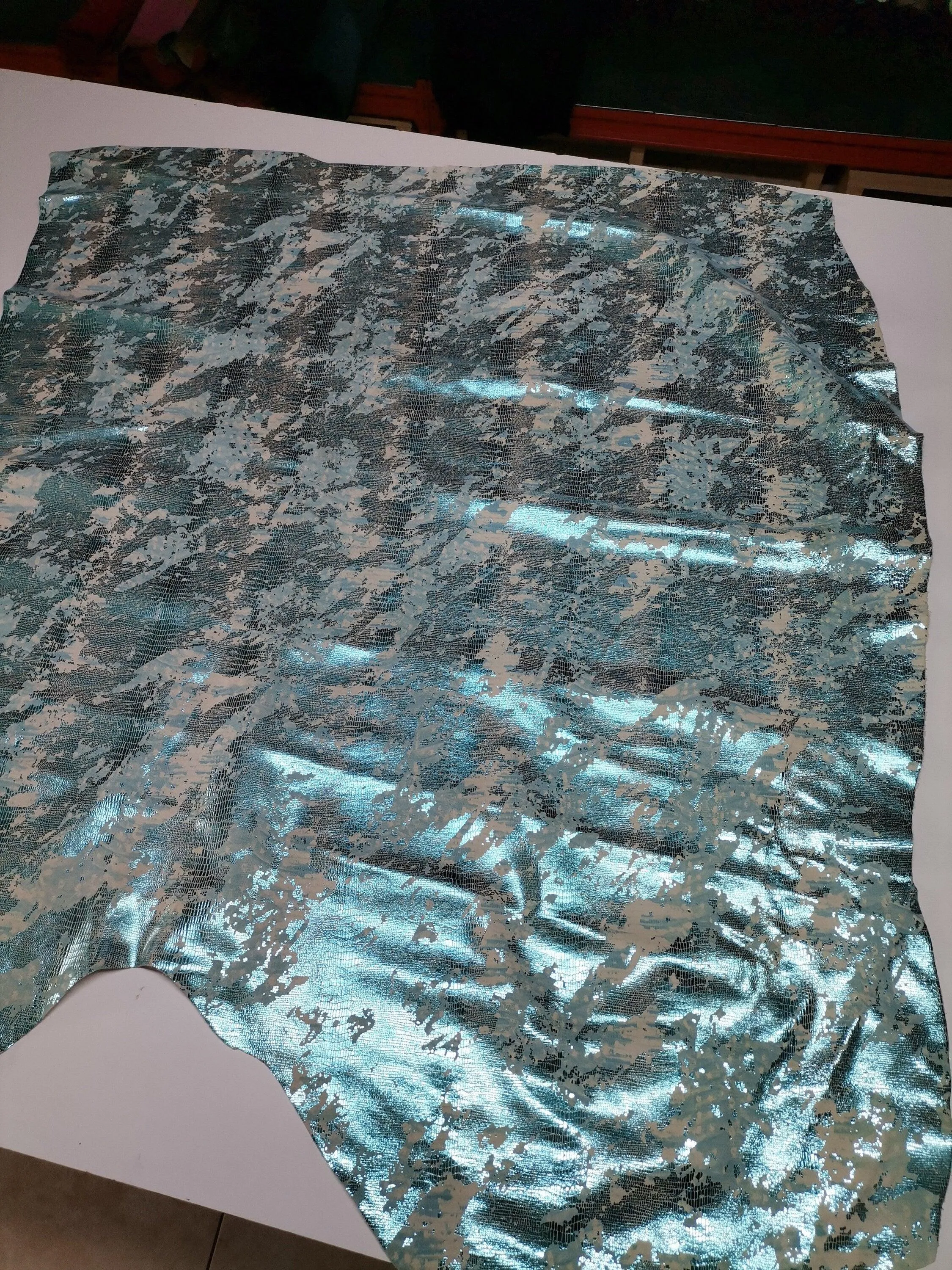 Cow metallic butter soft embossed lizzard effect leather, Soft cow split geniune leather lizzard printed thick 0,8mm(2 oz)