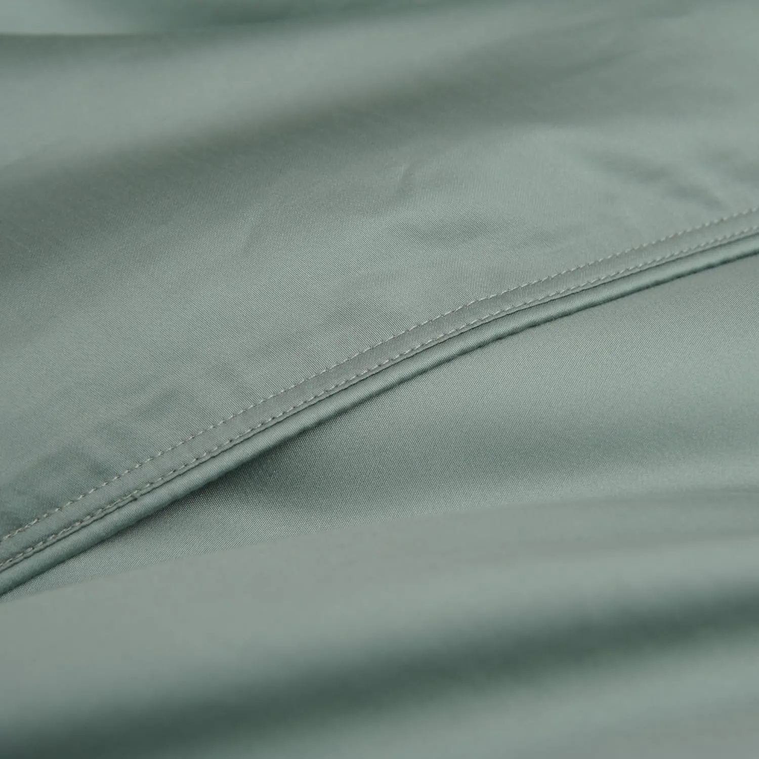 CUDDLE DREAMS Silk Filled Comforter for All Season, Detachable Tencel Duvet Cover for Easy Care, Naturally Breathable (Celadon, Twin)