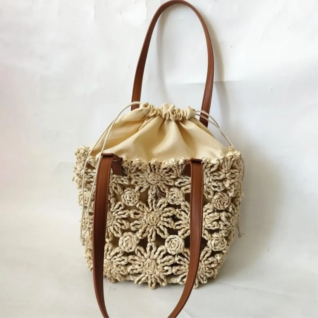 Handbag New Hand-Woven Straw Bag Hollow Bucket Bag Corn Husk Braid Sewn Handbag in Stock Straw Bags Handbag(Beige)