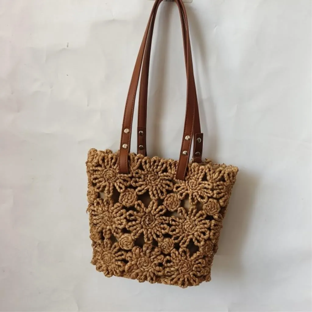 Handbag New Hand-Woven Straw Bag Hollow Bucket Bag Corn Husk Braid Sewn Handbag in Stock Straw Bags Handbag(Beige)