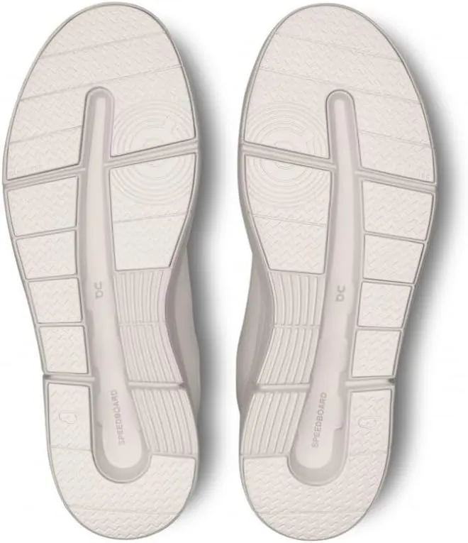 On Women's The Roger Advantage Sneakers