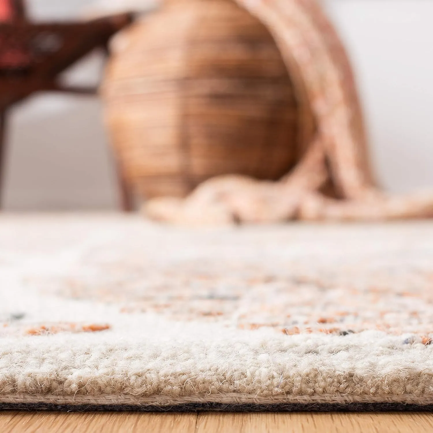 SAFAVIEH Capri Collection Area Rug - 5' x 8', Ivory & Brown, Handmade Wool, Ideal for High Traffic Areas in Living Room, Bedroom (CPR208T)