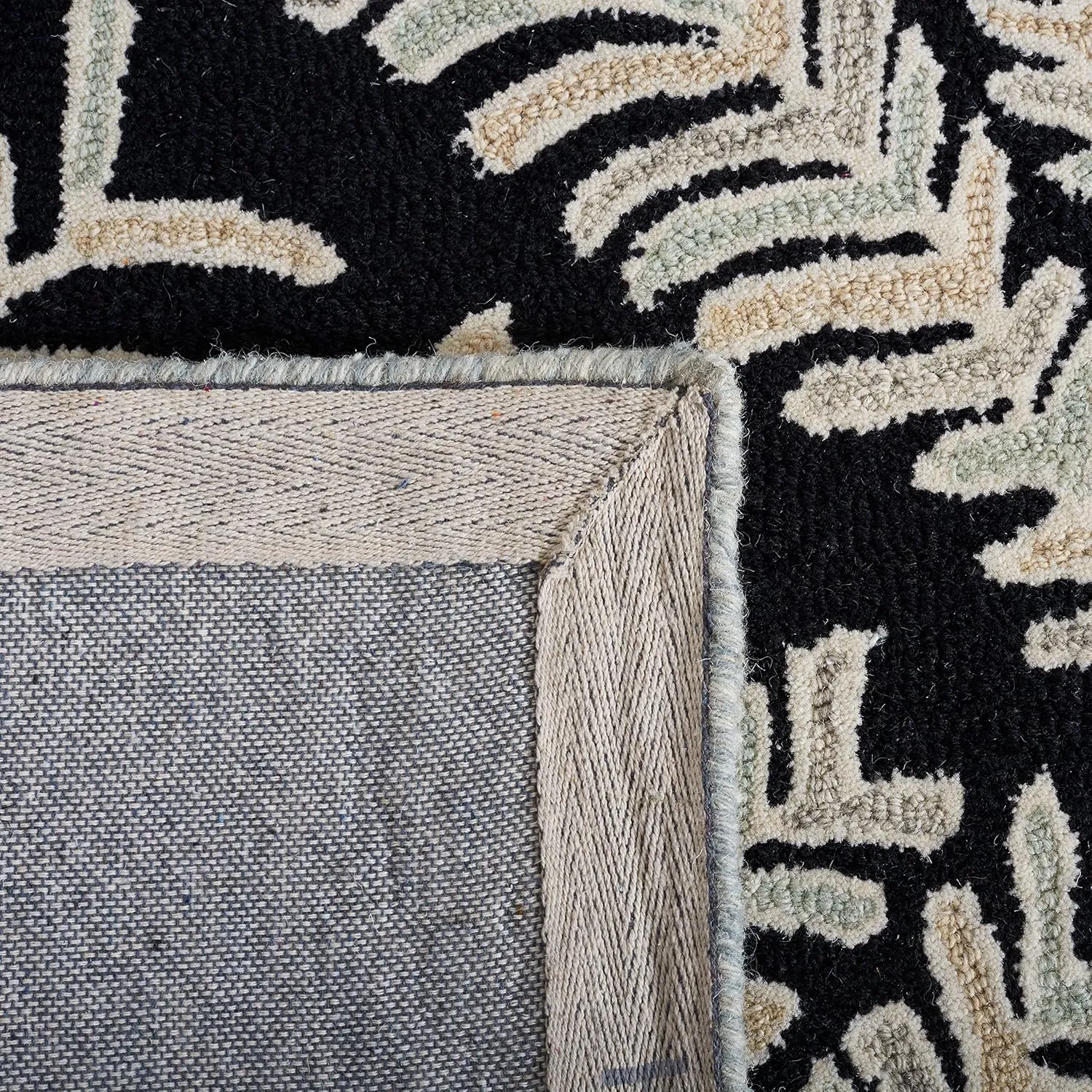 SAFAVIEH Capri Collection Area Rug - 7' Square, Black & Ivory, Handmade Wool, Ideal for High Traffic Areas in Living Room, Bedroom (CPR208Z)