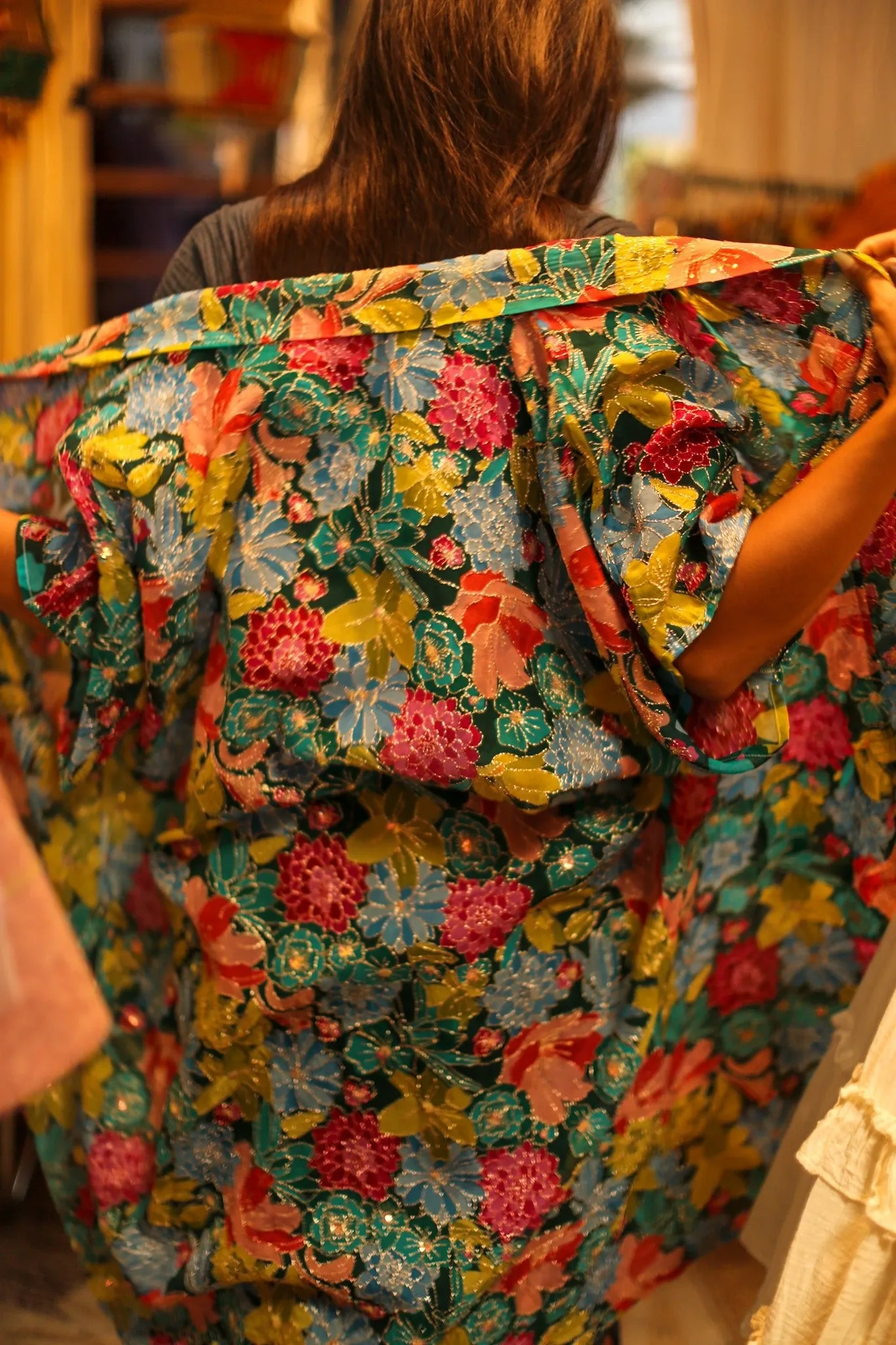 SILK EMBROIDERED KIMONO HANSU