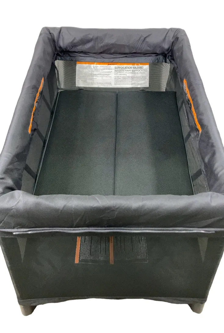 UPPAbaby REMI Playard, Jake (Charcoal)
