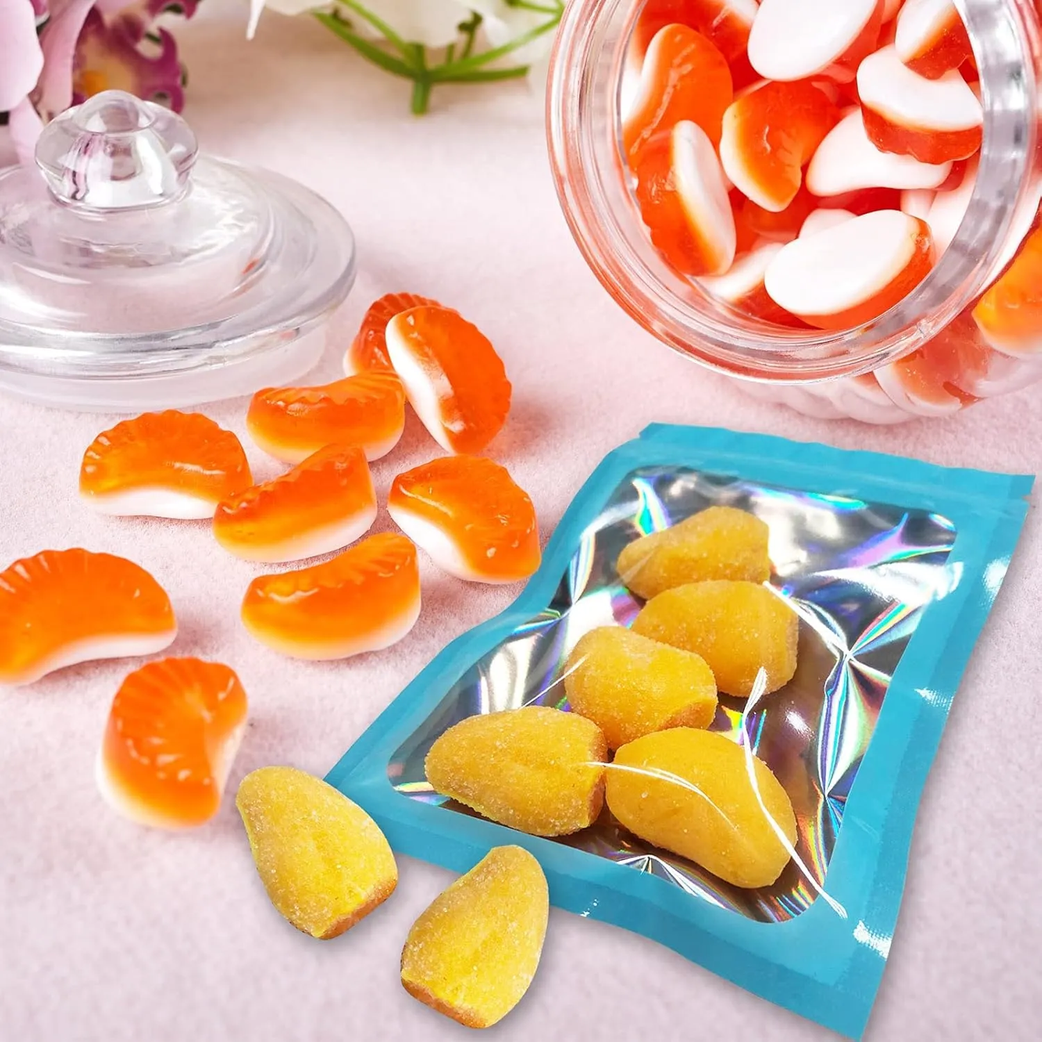 YOTOZU 100-Pack Holographic Resealable Bag Zipper Food Storage Aluminium Foil Mylar Smell Bag Plastic Flat Packaging Pouch for Party Favor Food Candy Jewelry Lip Gloss Optional Multi Color(Blue,4.7x7.8)